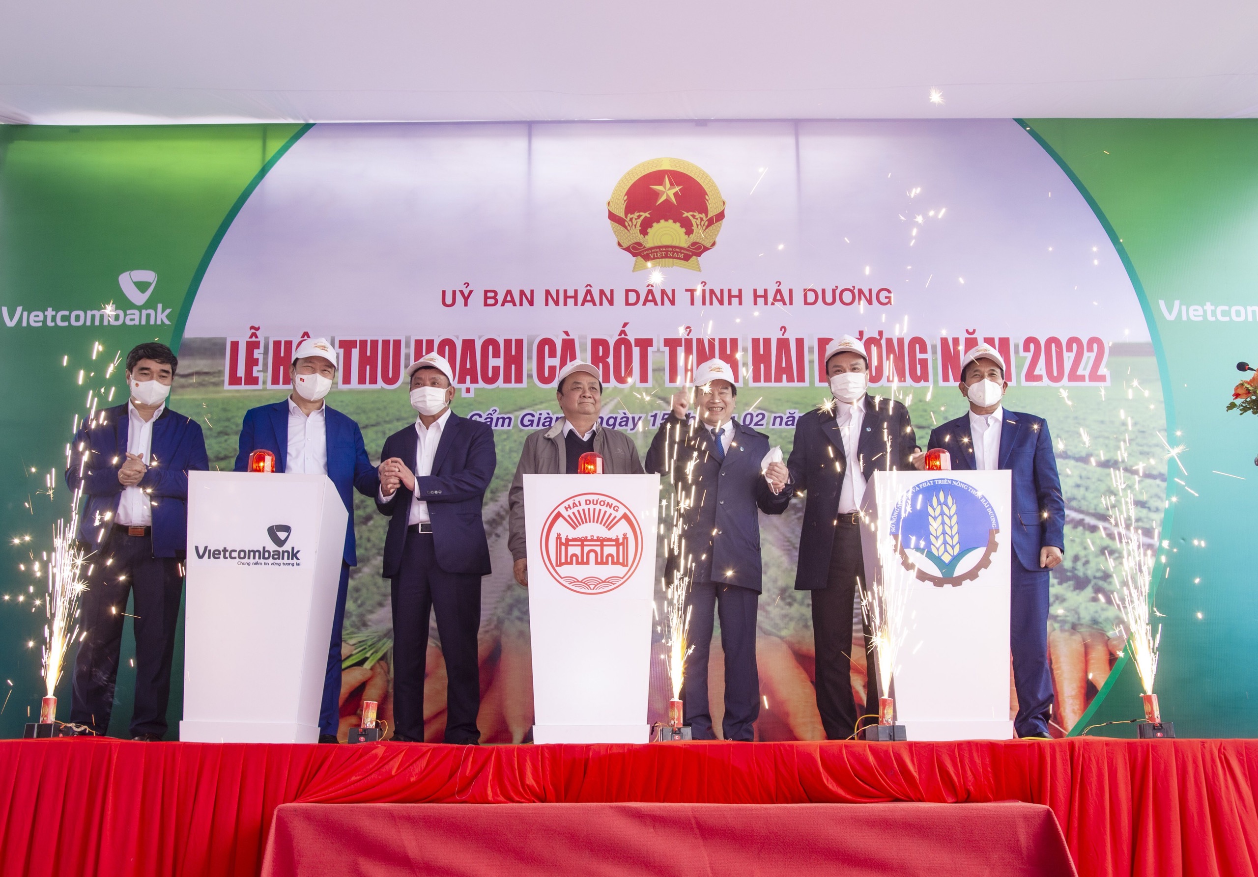 Lãnh đạo các ban bộ ngành TW và Tỉnh Hải Dương nhấn nút khai hội