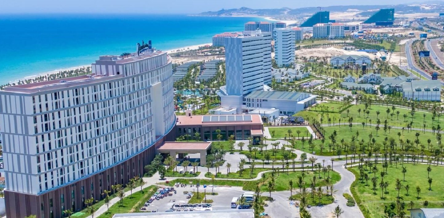 Một góc Bãi Dài – Cam Ranh phát triển sôi động dọc đại lộ Nguyễn Tất Thành