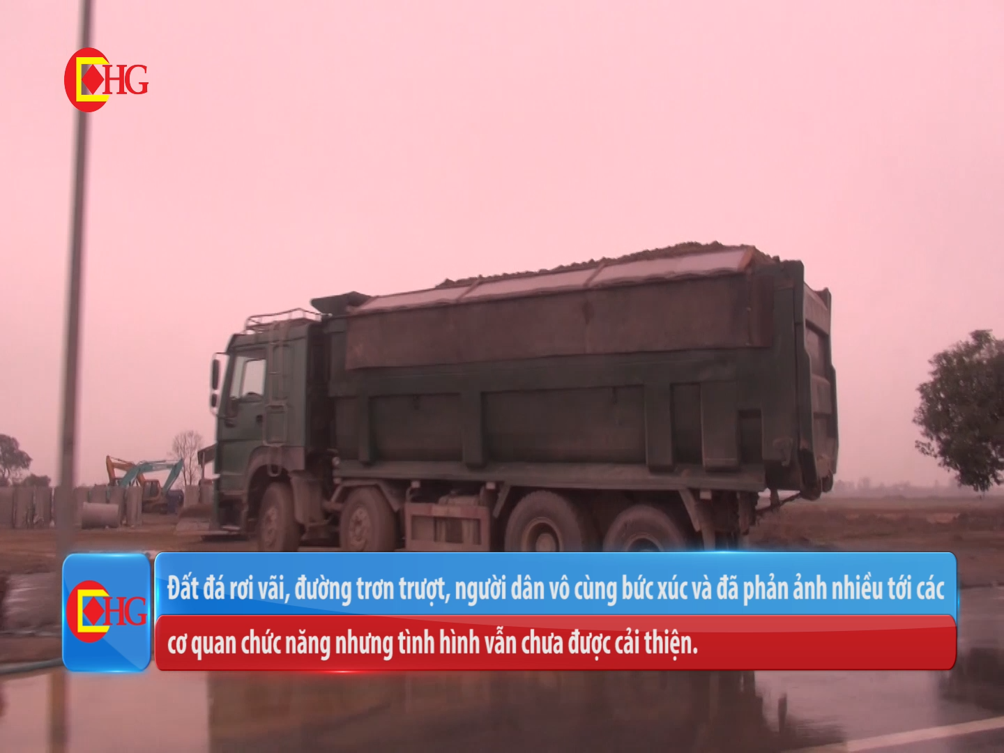 Xe quá khổ, quá tải vận chuyển vào San lấp mặt bằng KCN Mỹ Thuận