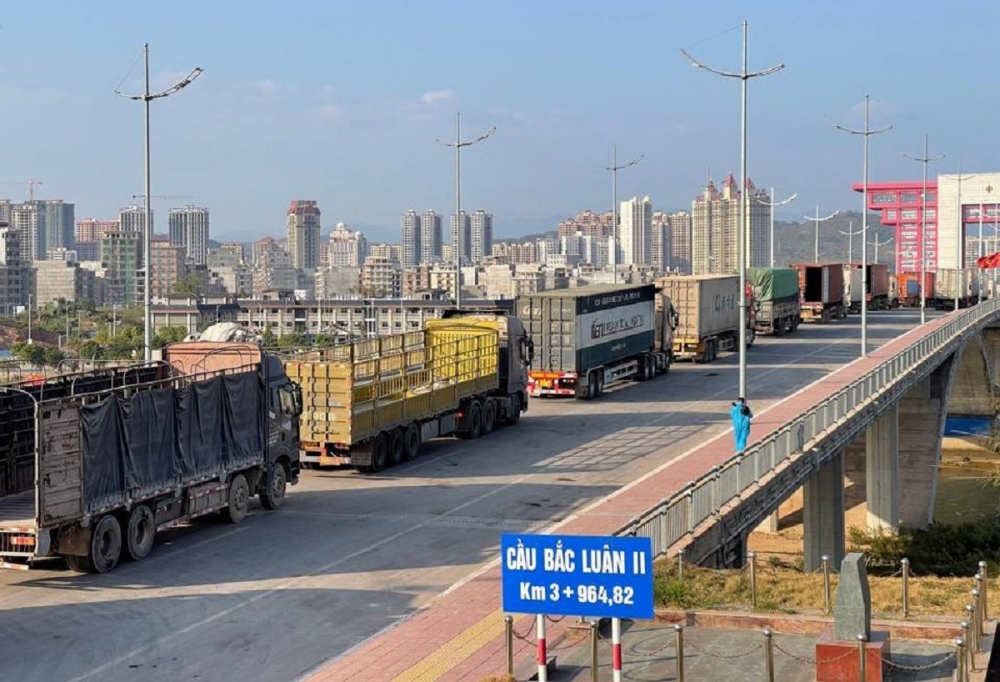 Cửa khẩu Bắc Luân II từ khi thông quan trở lại đã xuất nhập khẩu hàng hóa hơn 11.200 tấn
