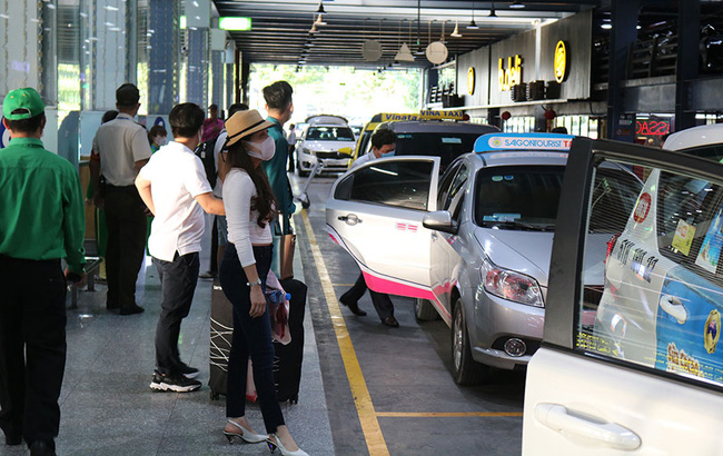 Tình trạng tự ý làm giá với khách sẽ được xử lý nghiêm ở Cảng hàng không Tân Sơn Nhất.