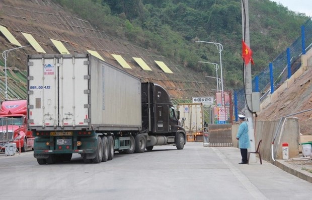 Lạng Sơn: Xe hàng xuất, nhập khẩu qua cửa khẩu Tân Thanh và Hữu Nghị đều khai báo trực tuyến 100%