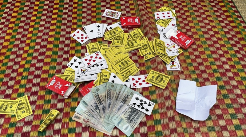 Kiên Giang: Bắt 6 đối tượng đánh bạc, thu giữ 100 triệu đồng