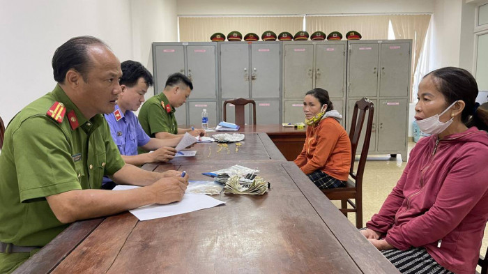 Thừa Thiên- Huế: Bắt giữ 02 đối tượng lấy trộm 20 nghìn đô la Mỹ