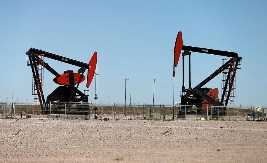 Giá xăng dầu thế giới giảm dù nguồn cung thắt chặt