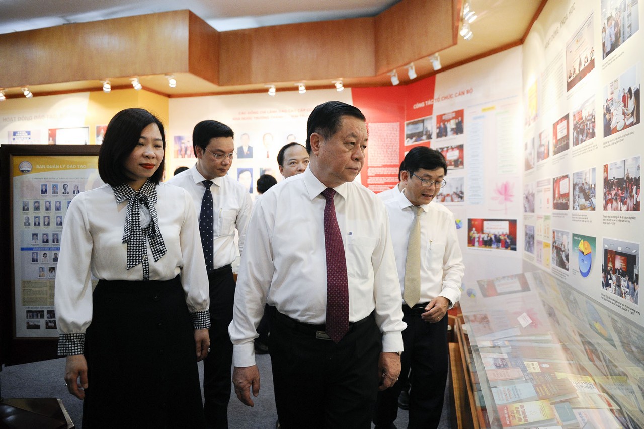 Đồng chí Nguyễn Trọng Nghĩa, Bí thư Trung ương Đảng - Trưởng Ban Tuyên giáo Trung ương thăm và làm việc tại Học viện Báo chí và Tuyên truyền