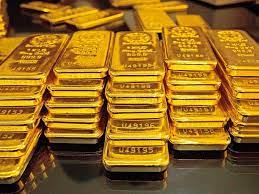 Vàng SJC biến động nhẹ, giá vàng thế giới giảm sdưới mốc 1.800 USD/ounce.