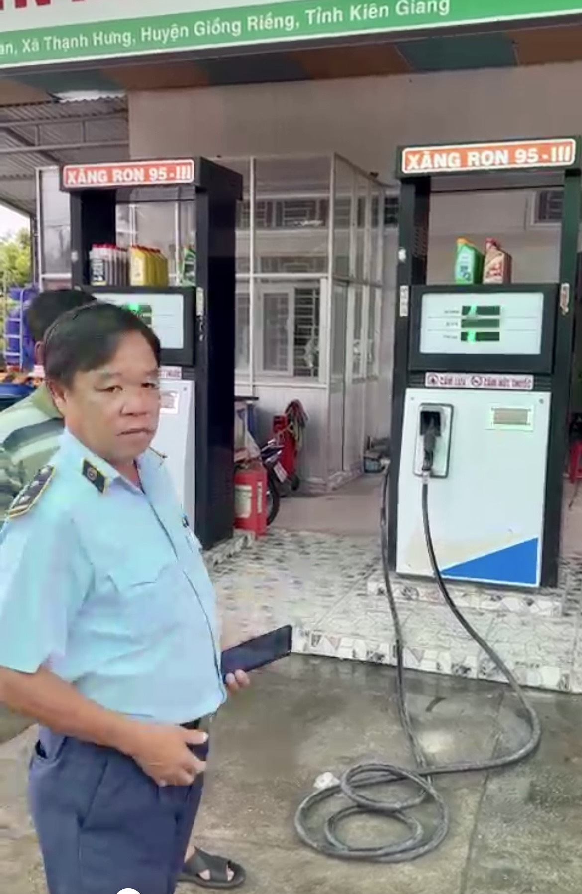 QLTT Kiên Giang phát hiện 02 doanh nghiệp kinh doanh xăng dầu vi phạm niêm yết giá bán lẻ tại huyện Giồng Riềng
