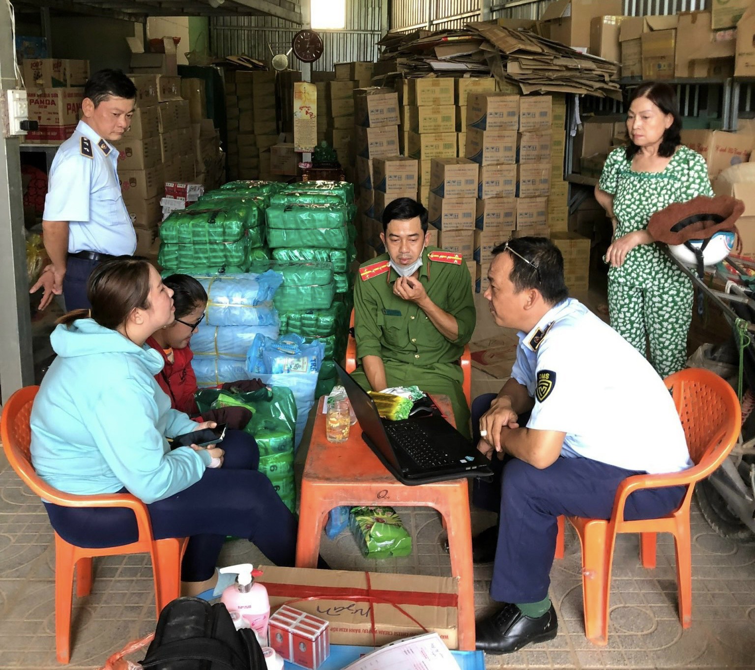 Kiên Giang: Xử phạt trên 53 triệu đồng 3 cơ sở kinh doanh hàng hóa giả mạo nhãn hiệu