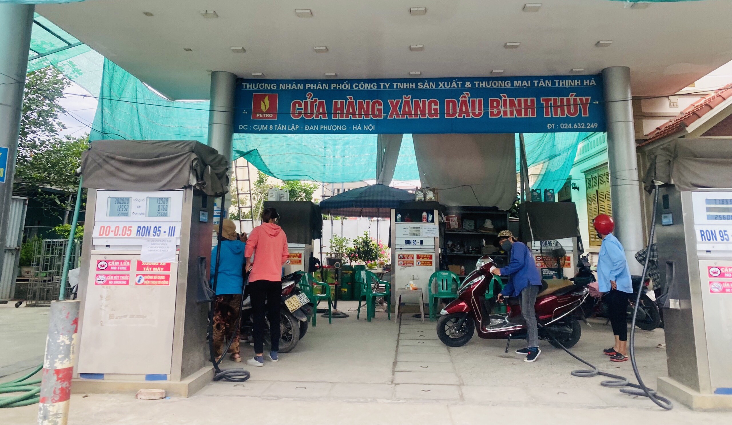 Hà Nội: Nghi vấn cửa hàng kinh doanh xăng dầu Bình Thúy bán xăng kém chất lượng