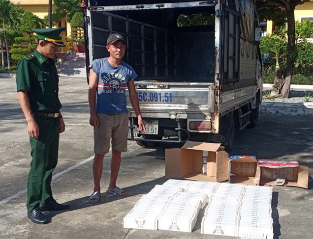 Bộ đội Biên phòng Thừa Thiên Huế bắt giữ xe ô tô vận chuyển thuốc lá Jet lậu