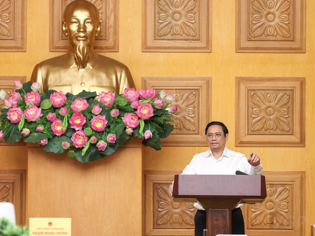 Thủ tướng lưu ý làm tốt hơn nữa công tác truyền thông về tài chính toàn diện, nhất là truyền thông để mỗi người nâng cao khả năng tư duy và kỹ năng tài chính, trong đó có đối tượng học sinh, sinh viên - Ảnh: VGP/Nhật Bắc